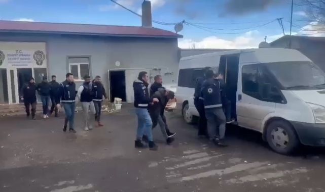 Ağrı'da göçmen kaçakçılarına darbe: 4 gözaltı