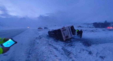 Ağrı'da iki yolcu otobüsü devrildi: 6 yaralı