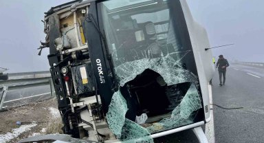 Ağrı'da sis kazayı beraberinde getirdi: 19 yaralı