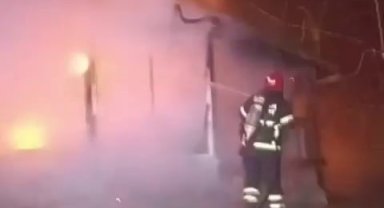 Ahşap ev alev alev yandı