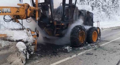 Alevlere teslim olan greyder kullanılmaz hale geldi