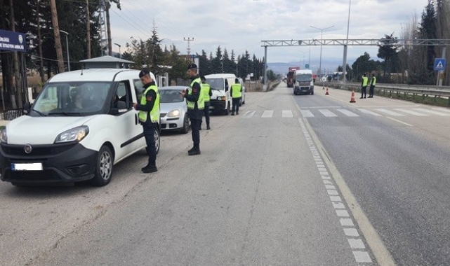 Amasya'da jandarmadan trafik denetimi: Bir ayda 138 araç ve 28 sürücü trafikten men edildi