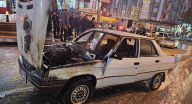 Amasya'da otomobil alev alev yandı