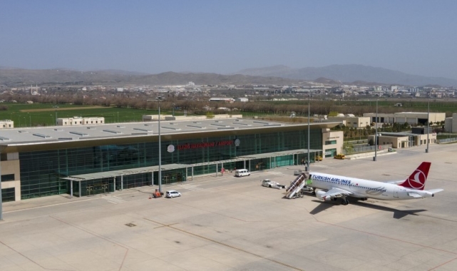 Anadolujet uçağı, Elazığ'a zorunlu iniş yaptı