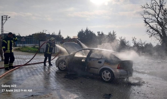 Antakya Karlısu Mahallesi'nde araç yangını kontrol altına alındı