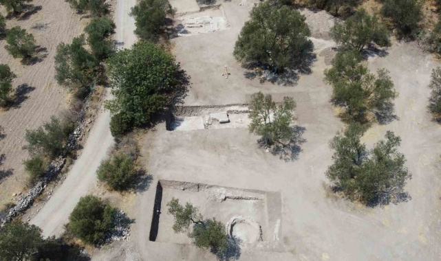 Apollon Smintheus Tapınağı'nda 2 bin yıllık mezar bulundu