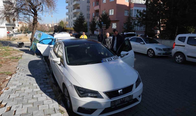 Aracına çarpan şoföre kızdı: "Arabayı duman etmişsin"