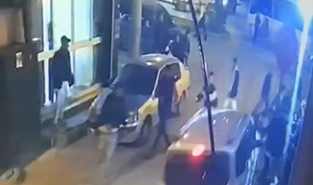 Aracıyla kalabalığın arasına dalan sürücü tutuklandı