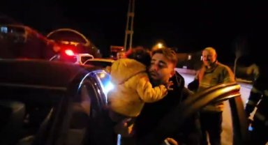 Araçta kilitli kalan 2 yaşındaki çocuk için ekipler seferber oldu
