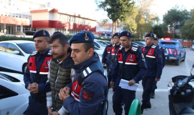 Arkadaşını öldüren şüpheli ve ona yardım ettiği öne sürülen iki kişi adliyeye sevk edildi