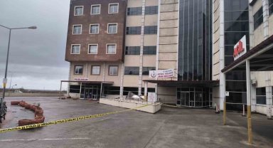 Artvin'de etkili fırtına nedeniyle çatılar uçtu