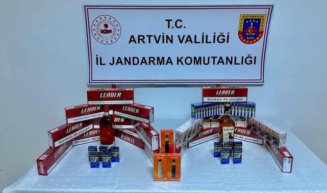 Artvin'de kaçak alkol, sigara ve bal ele geçirildi