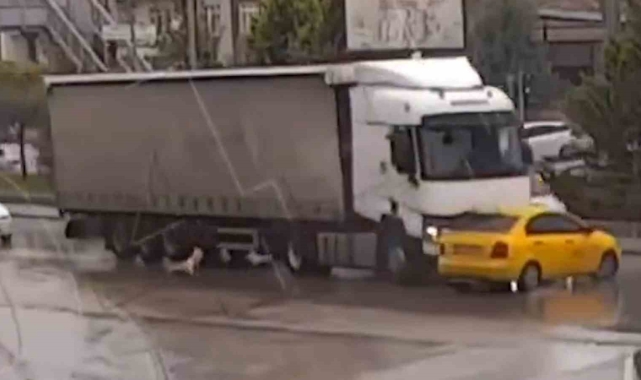 Aşırı hız ve dikkatsizliğin yol açtığı trafik kazaları kamerada