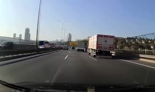 Avrupa Otoyolu'nda motosiklete çarpıp kaçan kamyonet sürücüsü yakalandı