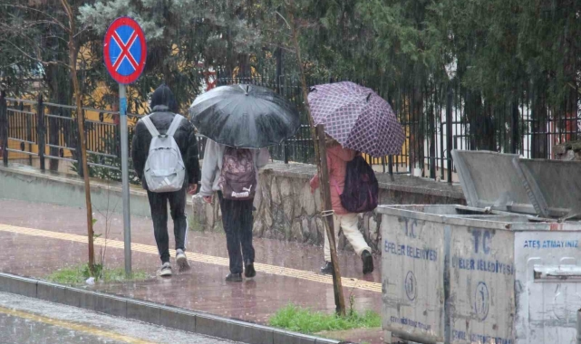 Aydın'da sağanak yağış etkili oluyor