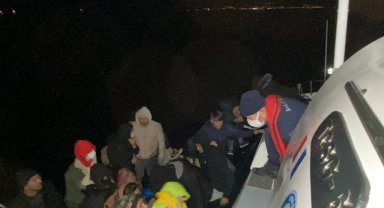 Ayvacık açıklarında 96 kaçak göçmen kurtarıldı, 15 kaçak göçmen yakalandı