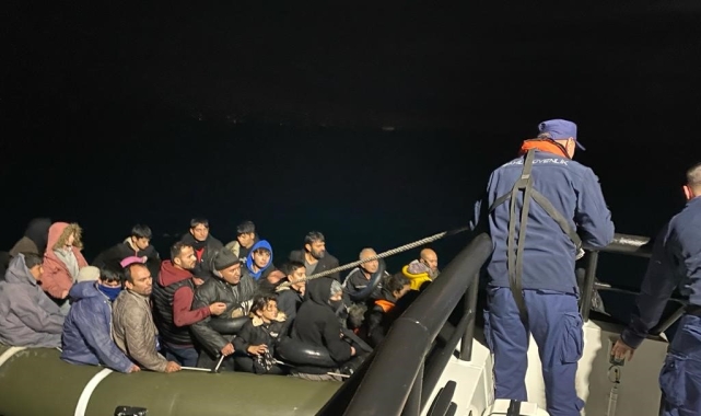 Ayvalık'ta 69 göçmen kurtarıldı
