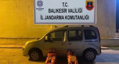 Ayvalık'ta 7 düzensiz göçmen ve 1 organizatör yakalandı