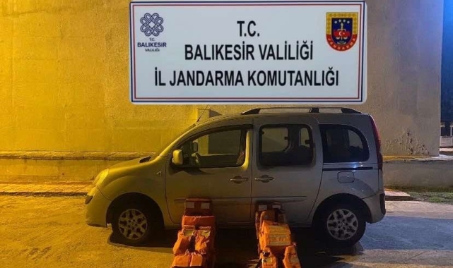 Ayvalık'ta 7 düzensiz göçmen ve 1 organizatör yakalandı