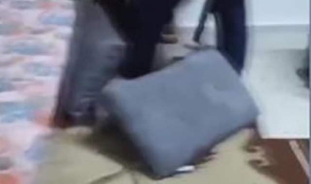 Babadan çocuğa kemerli işkence kamerada