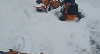 Bahçesaray yolunda heyelan ve çığ