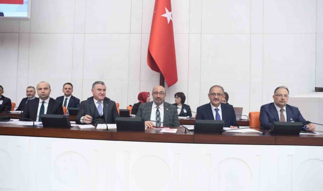 Bakan Özhaseki: "İstanbul'da 300 bin konutun dönüşümünü sağlayacağız"