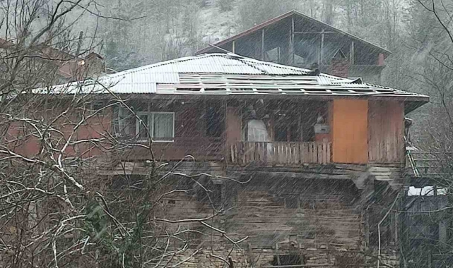 Bartın'da yağmur ve fırtınadan sonra kar yağışı başladı