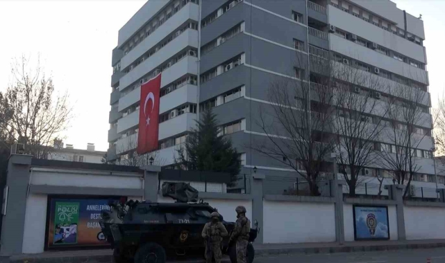 Batman'da izinsiz gösteri yapanlara müdahale: 8 gözaltı