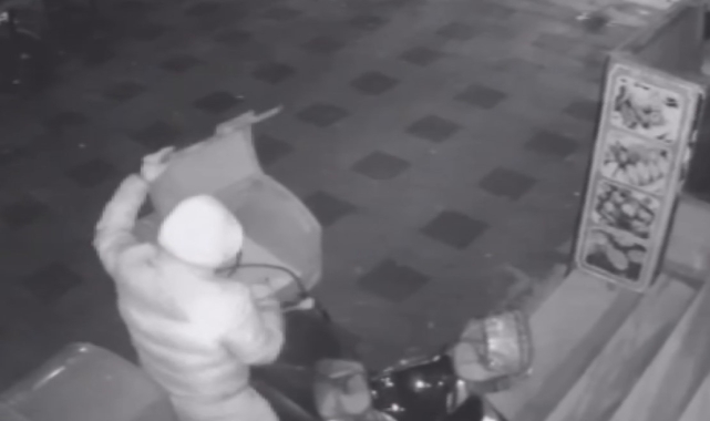 Bayrampaşa'da bir kişi eski çalıştığı iş yerine girerek motosikleti çaldı