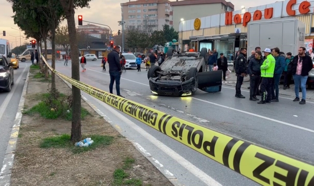 Beylikdüzü'nde polisten kaçmaya çalışan araç takla atarak ters döndü
