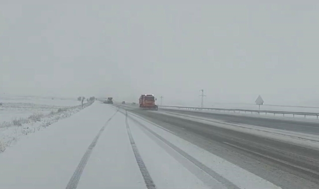 Bitlis-Muş kara yolunda karla mücadele çalışması