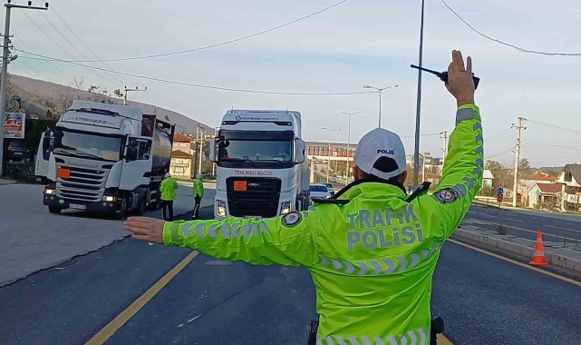 Bolu Dağı'nda kış lastiği olmayan araçların geçişine izin verilmiyor