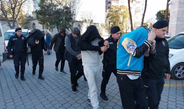 Bonzai hammaddesiyle yakalanan 5 kişi adliyeye sevk edildi