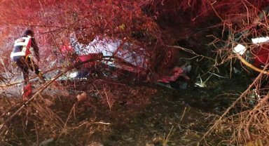 Burdur'da kontrolden çıkan otomobil takla atıp şarampole devrildi: 2 yaralı