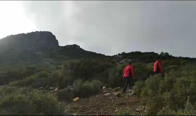 Burdur'da mantar toplarken uçurumdan düşen vatandaşı ekipler kurtardı
