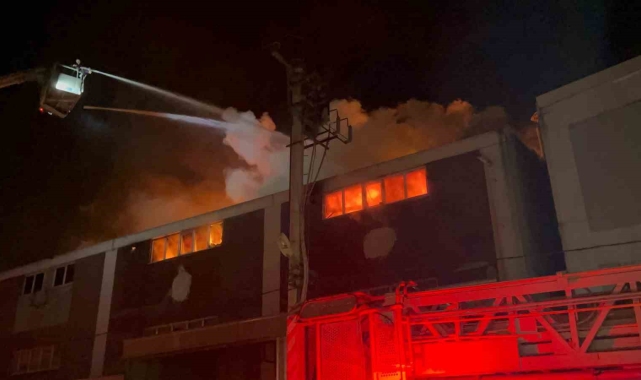 Bursa'da mobilya imalathanesi alevlere teslim oldu