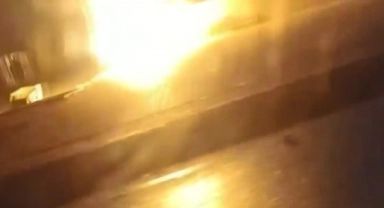 Bursa'da mobilya mağazası alev alev yandı