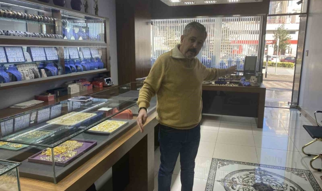 Büyükçekmece'de 2 dakikada 12 milyonluk kuyumcu vurgunu kamerada