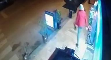 Çaldıkları çantadaki kredi kartının temassız limitinden faydalanan hırsızlar yakalandı
