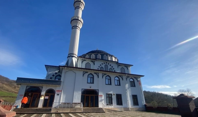 Camide satılan takvim paralarını alıp, 'Yol parası" deyip not bıraktı
