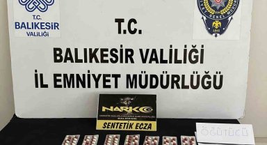 Çantasından 250'den fazla hap çıktı