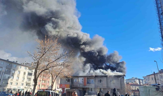 Çatı yangını paniğe neden oldu