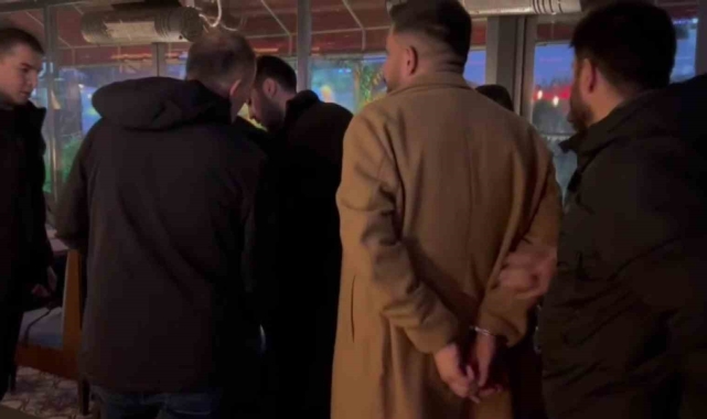 Çekmeköy'de kredi dolandırıcıları polisin 'buluşma' tuzağıyla yakalandı