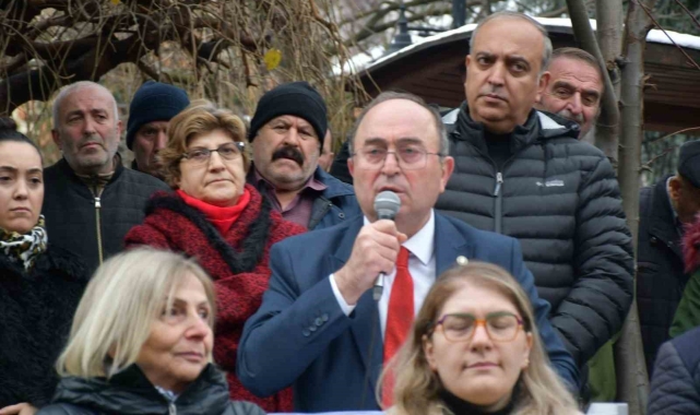 CHP'li Artvin Belediye Başkanı Elçin aday adaylığı sürecini durdurduğunu açıkladı