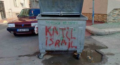 Çöp kutularının ve çardakların üzerine 'Katil İsrail' yazıları yazıldı
