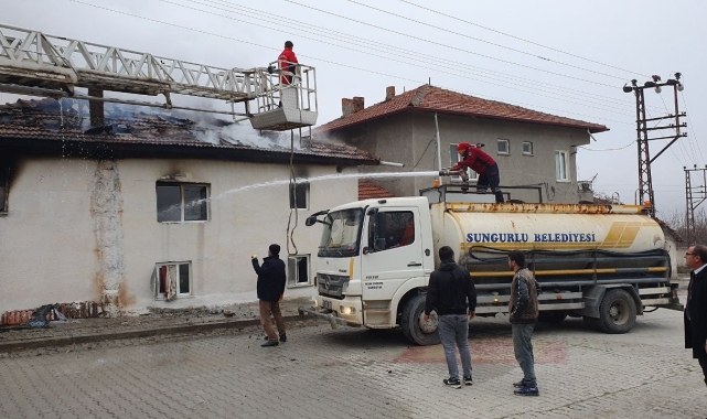 Çorum'da iki katlı ev kül oldu