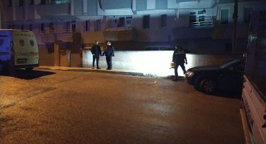 Çorum'da otomobil ile geldikleri evi kurşunladılar