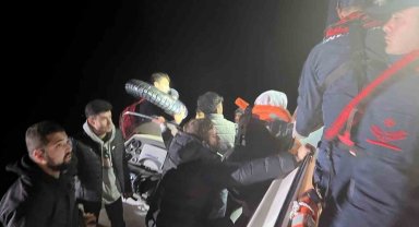Datça'da 14 düzensiz göçmen kurtarıldı, 2 göçmen kaçakçısı yakalandı