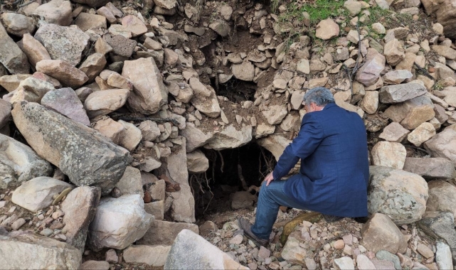 Deprem bölgesinde obruklardan çıkan sıvı vatandaşları meraklandırdı