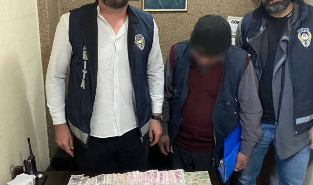 Dilencinin üzerinden 9 bin 62 lira çıktı